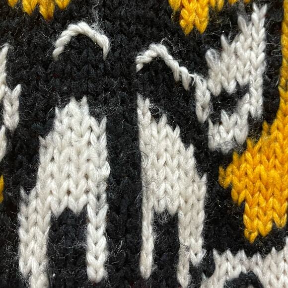 Vintage Oversized Looney Tunes Sylvester The Cat Yellow Sweater Size Large - Picture 4 of 7